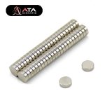 Küçük yüzeylerde güçlü tutuş sağlayan 3x1.5 mm neodimyum mıknatıs; devre sabitleme, montaj ve mini mekanik uygulamalara uygundur.