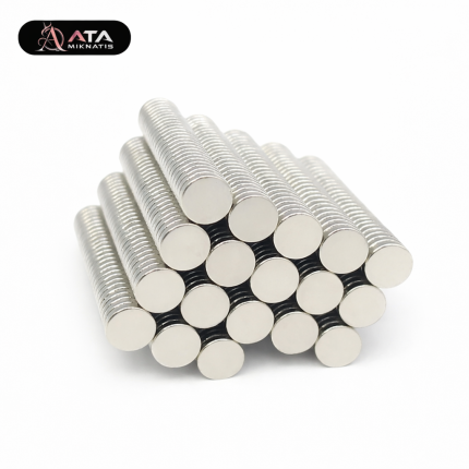 Küçük yüzeylerde güçlü tutuş sağlayan 5x1 mm neodimyum mıknatıs; devre sabitleme, montaj ve mini mekanik uygulamalara uygundur.